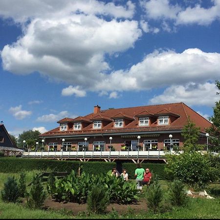 Hotel Und Restaurant Zum Bunten Hirsch Mirow Exterior foto